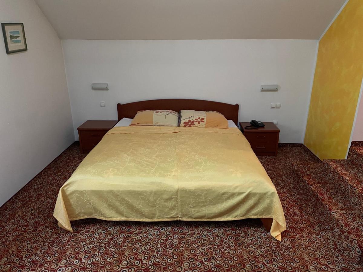 Gostisce Senica Otel Senovo Dış mekan fotoğraf